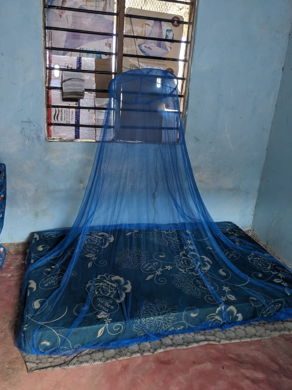 Mr. Jomes und Mr. Onyango in ihrem neuen Zuhause